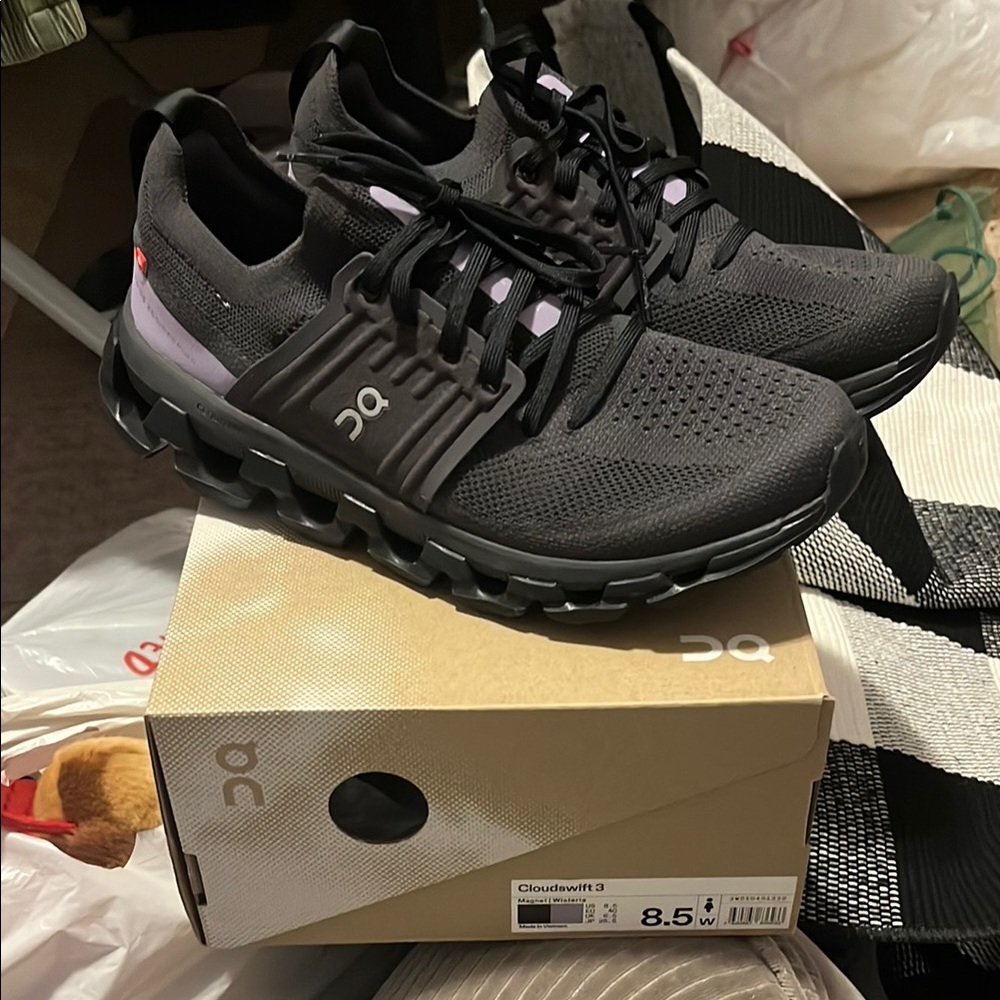 New On Running Women's Black Running Shoes - Picture 1 of 4